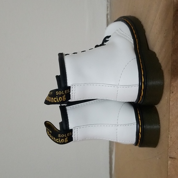 NEW! Dr. Martens 1460 8-Eye Boot - Little Kid - White sz 7 NWT Price Firm - Picture 4 of 11